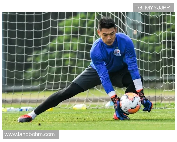 足球明星曾诚发型解析及其对球迷时尚潮流的影响