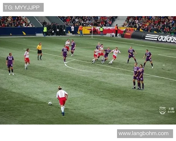 上海足球队反击战术解析及其在比赛中的成败得失分析 上海足球队反击战术解析及其在比赛中的成败得失分析