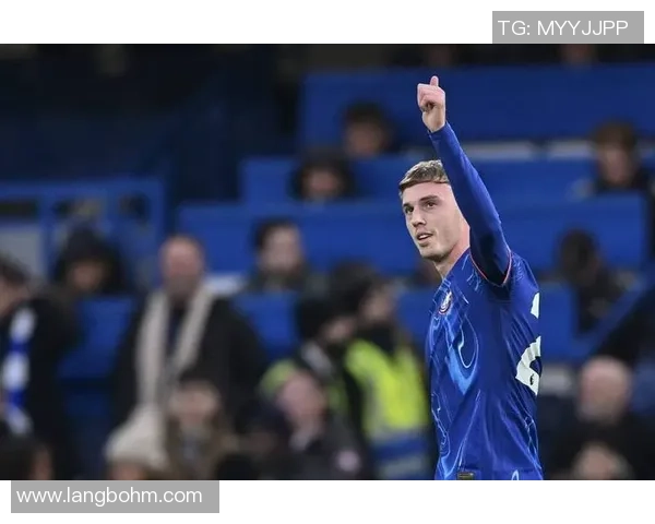 足球明星的时尚风格与场外穿着特点分析探讨