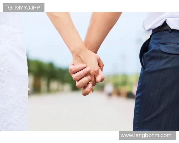 粉丝与足球明星亲密互动揭秘如何拉近彼此距离与情感连接 粉丝与足球明星亲密互动揭秘如何拉近彼此距离与情感连接